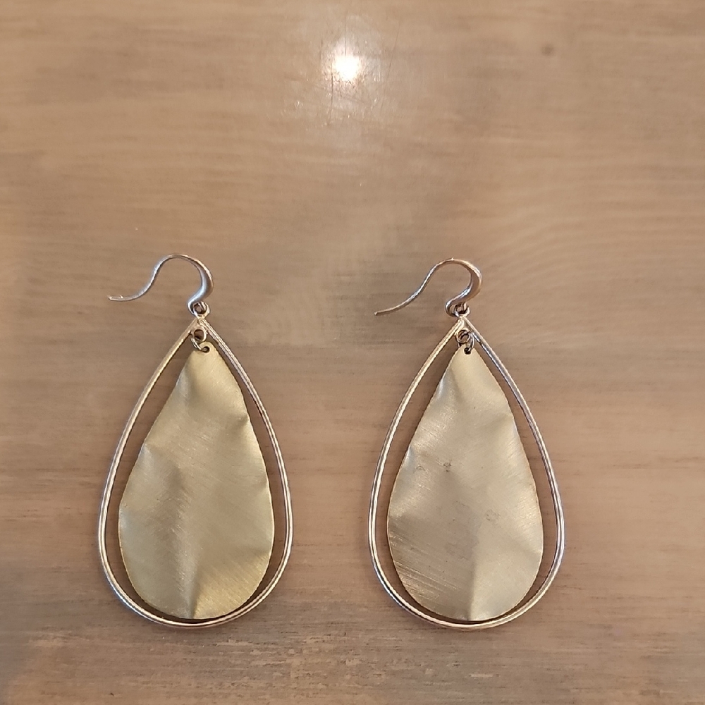 Elegant Gold Teardrop Earrings